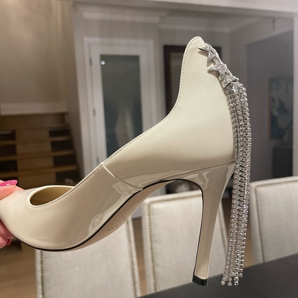 Very Elegant brand new Jimmy Choo Patent Leather Pumps Crafted with Crystals - Picture 9 of 16